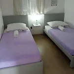 Anny * Brodarica (Sibenik-Knin)