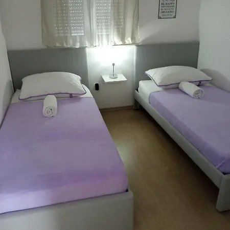 Anny * Brodarica (Sibenik-Knin)