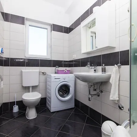 Anny Brodarica (Sibenik-Knin)