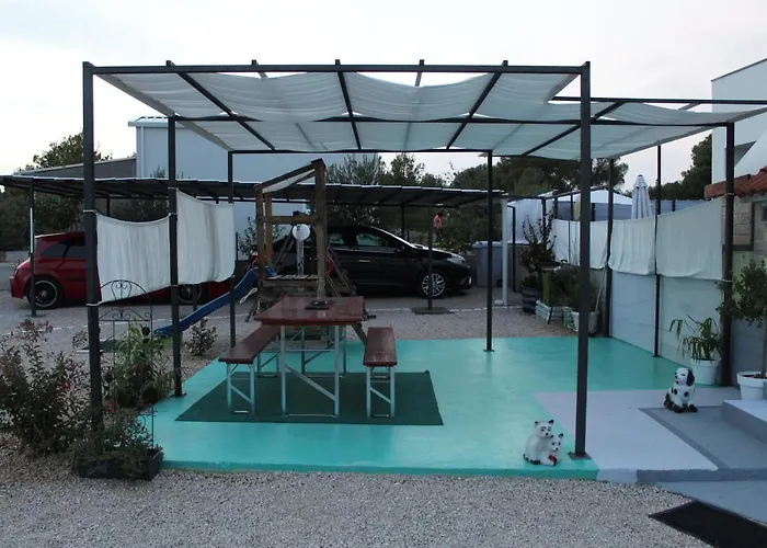 Nyaraló Anny Brodarica