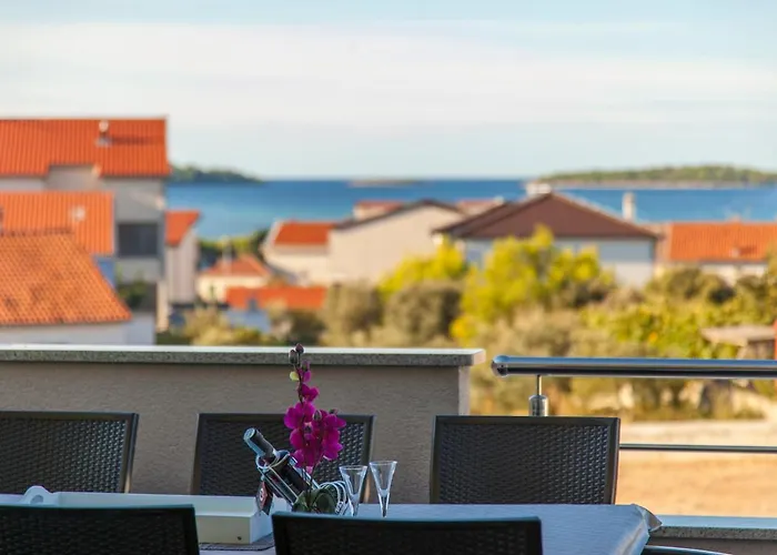 Anny * Brodarica (Sibenik-Knin)