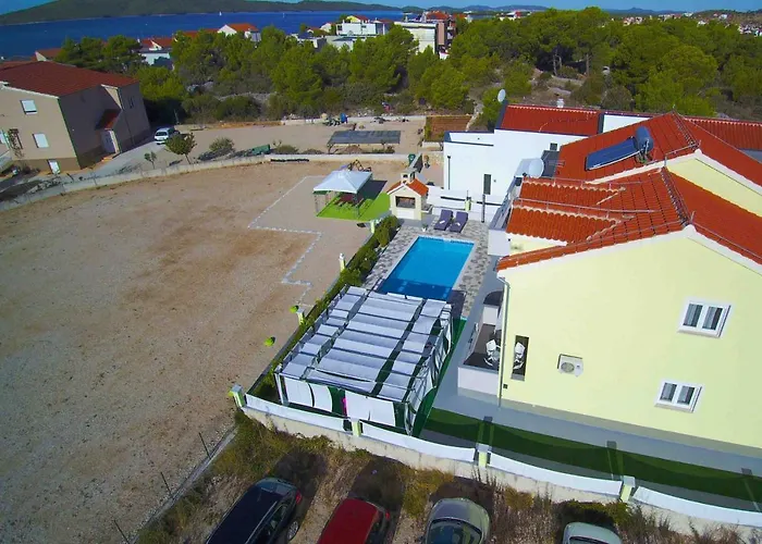 Anny Brodarica (Sibenik-Knin)